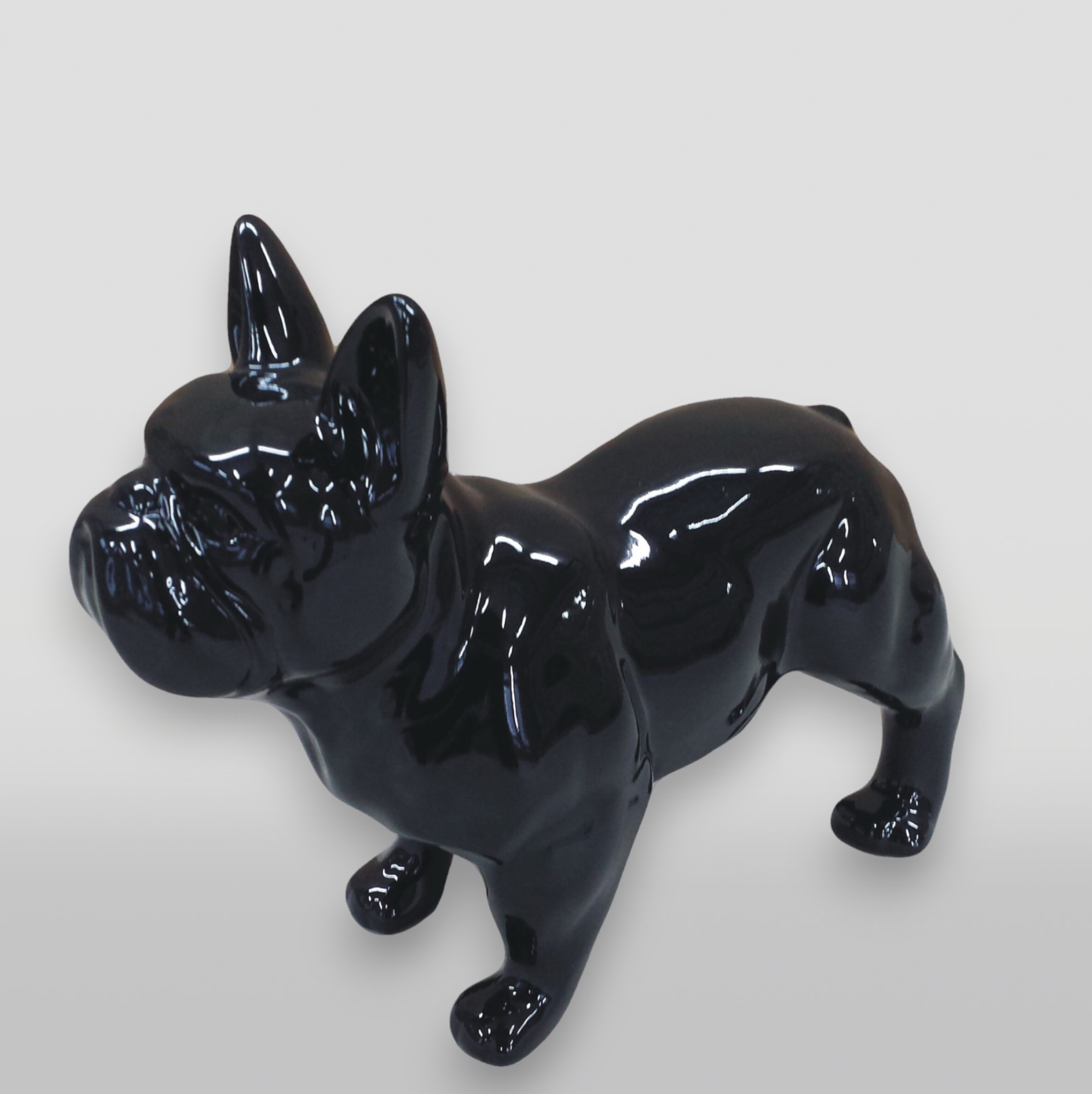 Small Decorative Resin Figurine Standing Bulldog - Single Color 1 pies - Jednokolorowa figurka stojącego bulldoga francuskiego.