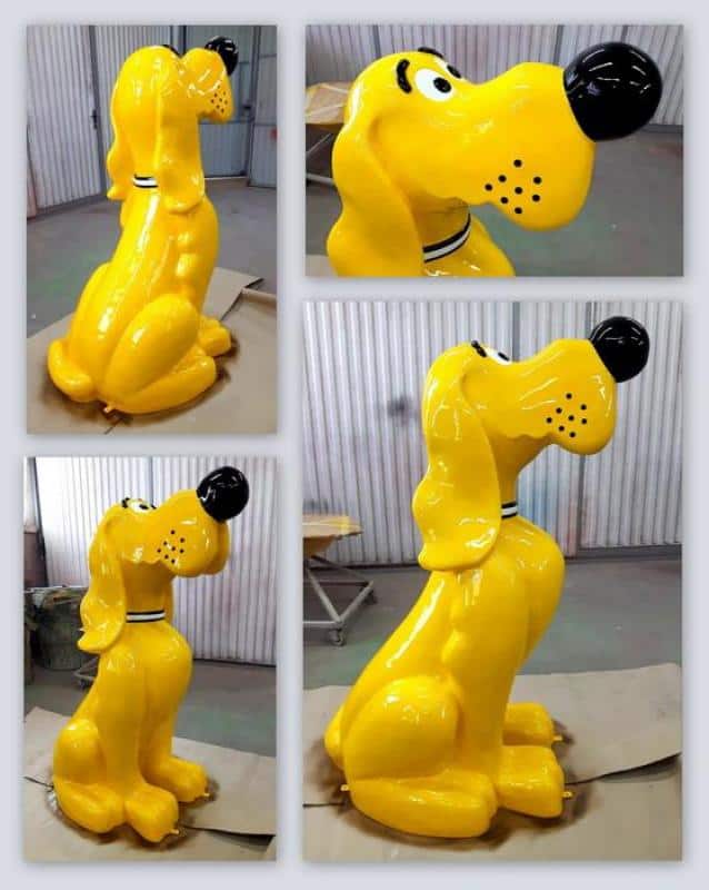 FUTTERHAUS Advertising Dog 3 Żółta figurka kreskówkowego psa z dużym czarnym nosem i czarnymi kropkami na pysku, w czterech różnych ujęciach.