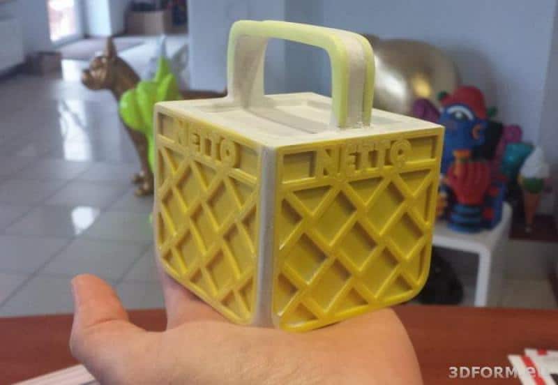 NETTO 3D LOGO 4 Mały model żółtej skrzynki z napisem