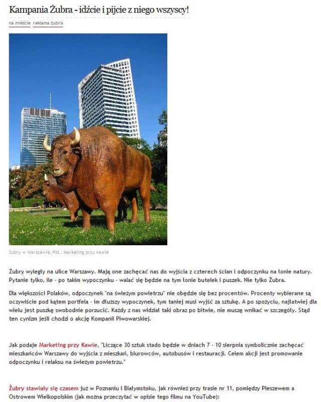 Żubr beer advertising figures 4 Żubr, figurka żubra na tle wieżowców w Warszawie.