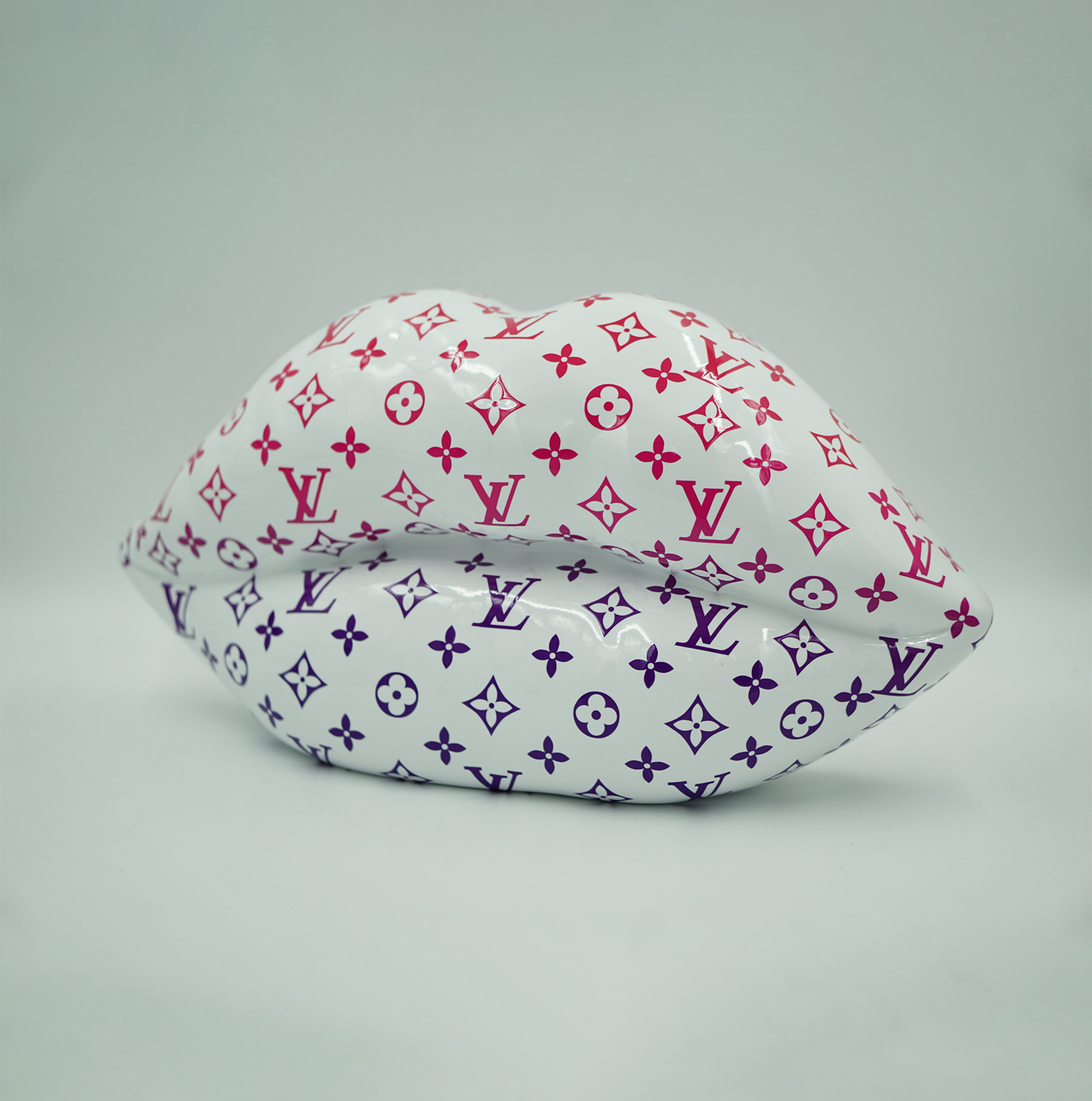 White lips with monogram - pink gradient. 1 A white, lips-shaped sculpture with pink and purple Louis Vuitton monogram patterns.