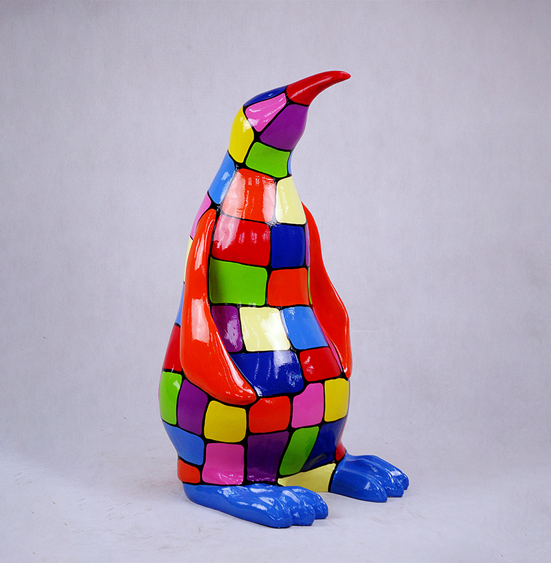 Penguin 100 cm - smarties 1 Colorful, patchwork-painted penguin statue with vibrant red, green, blue, yellow, and purple sections.