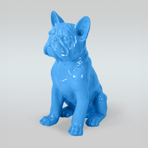 Niebieska ceramiczna figurka buldoga francuskiego.