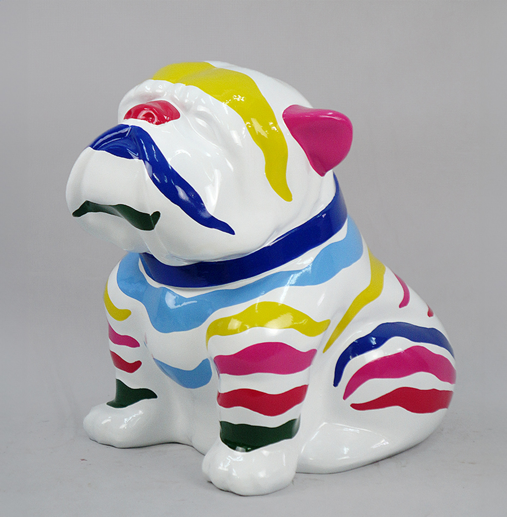 Bulldog Angelo 60cm dog - stripes 1 Kolorowa figurka psa buldoga z czerwonym, żółtym, niebieskim, różowym i zielonymi wzorami.