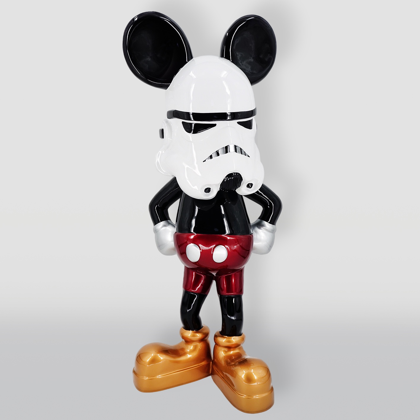 Decorative Figure White Stormtrooper Mouse 1 Statue of a character with a Mickey Mouse body and a Stormtrooper helmet.