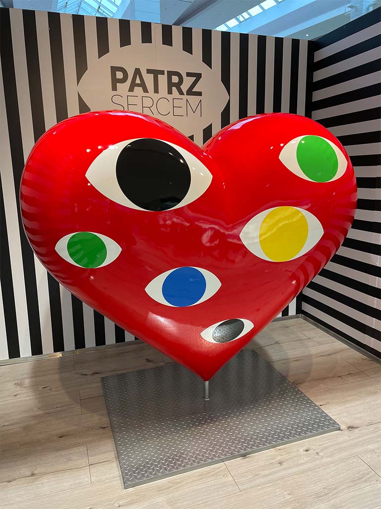 A Heart Full of Eyes for the Event Agency 5 AM 1 figura patrz sercem 1