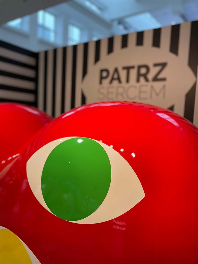 A Heart Full of Eyes for the Event Agency 5 AM 2 figura patrz sercem