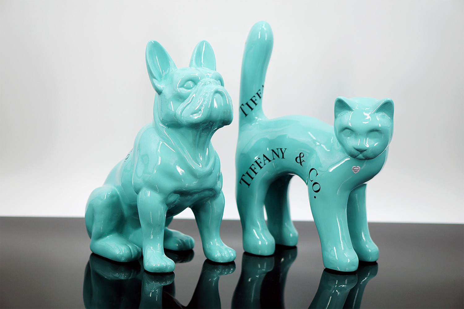 Decorative Figurine French Bulldog - T 4 Two turquoise ceramic figurines of a dog and a cat, both with