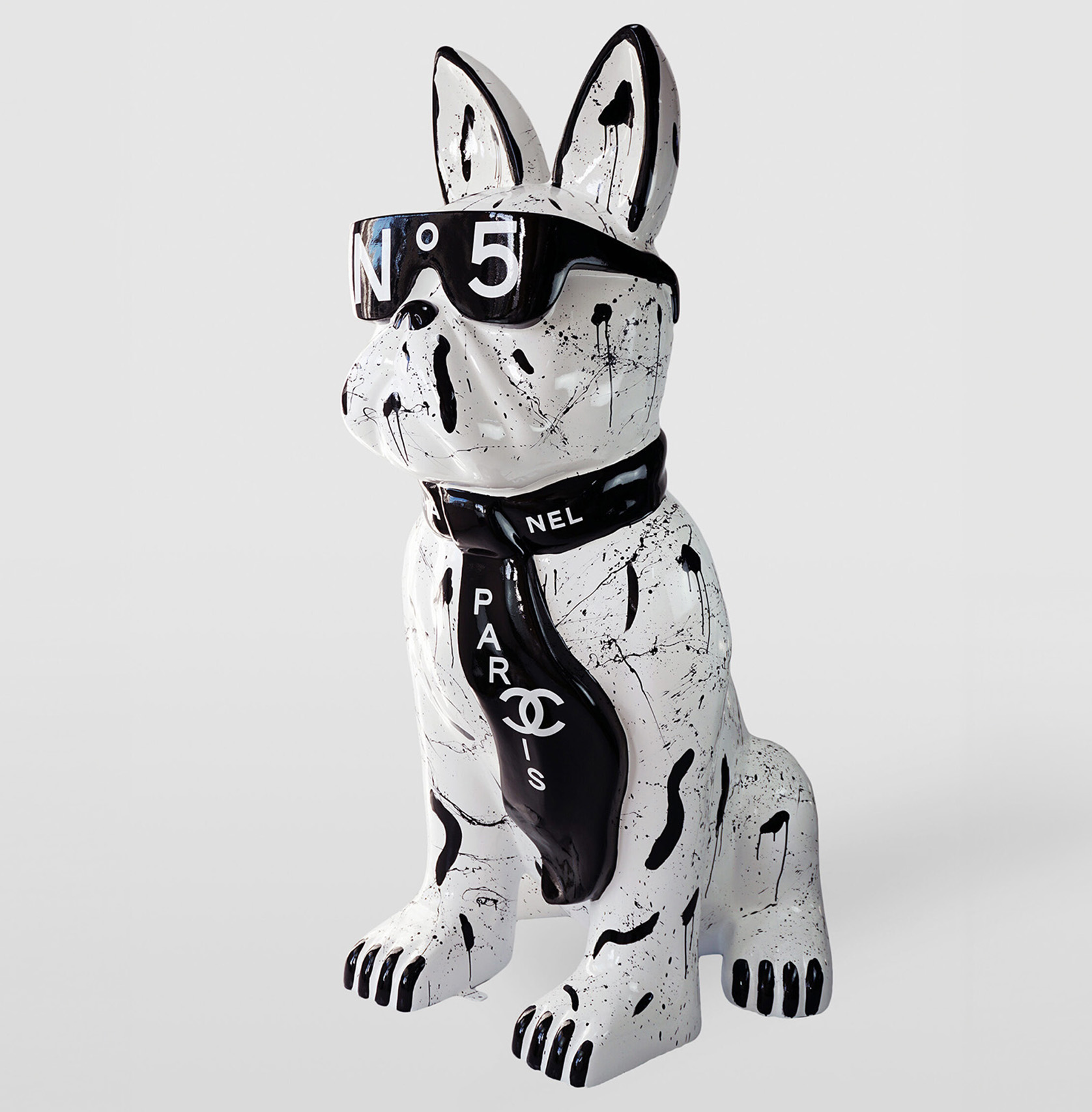 Dog Medium Figure of Bulldog with Tie and Glasses – No.5 1 Pies Średnia figura Bulldoga z Krawatem w Okularach – No.5