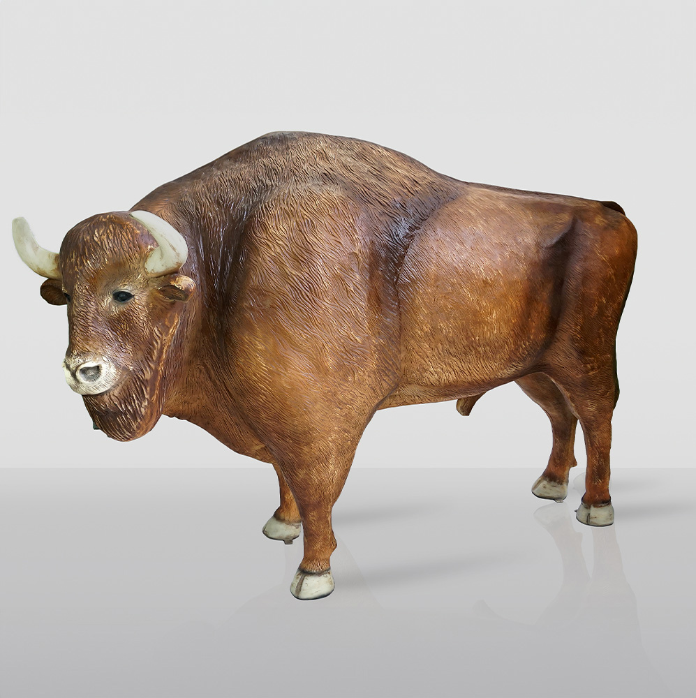 Life-Size Bison / European Bison Figure 1 Large, lifelike statue of a bison with realistic texture and coloration.