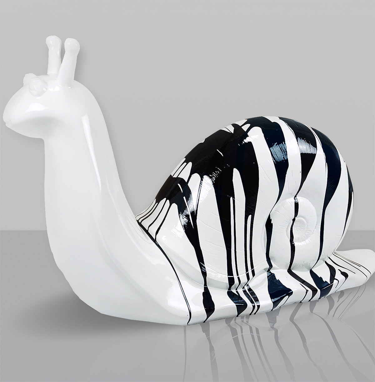 Decorative Figure Large Snail - Trash 3 Decorative Figure Large Snail - Trash - Image 3