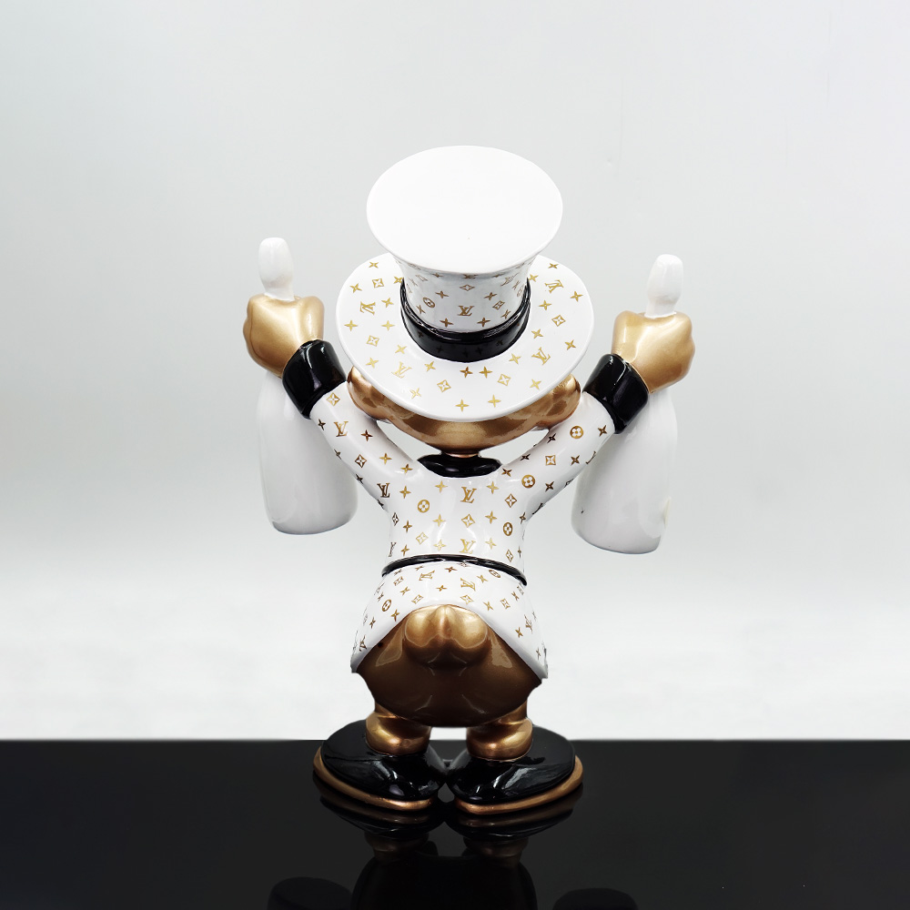 Decorative Figure – Mini Scrooge McDuck 3 Decorative figurine wearing a white and gold patterned hat and coat, with gold gloves and black shoes, holding two white bottles with thumbs up, photographed from behind on a black reflective surface with a plain white background.