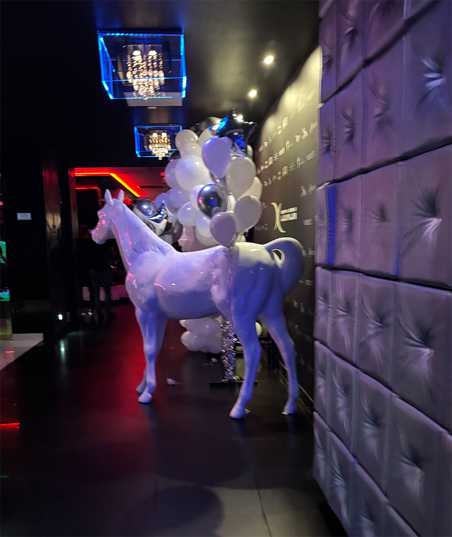 Event Horse – Sculpture for the White Party at X-Demon Club 2