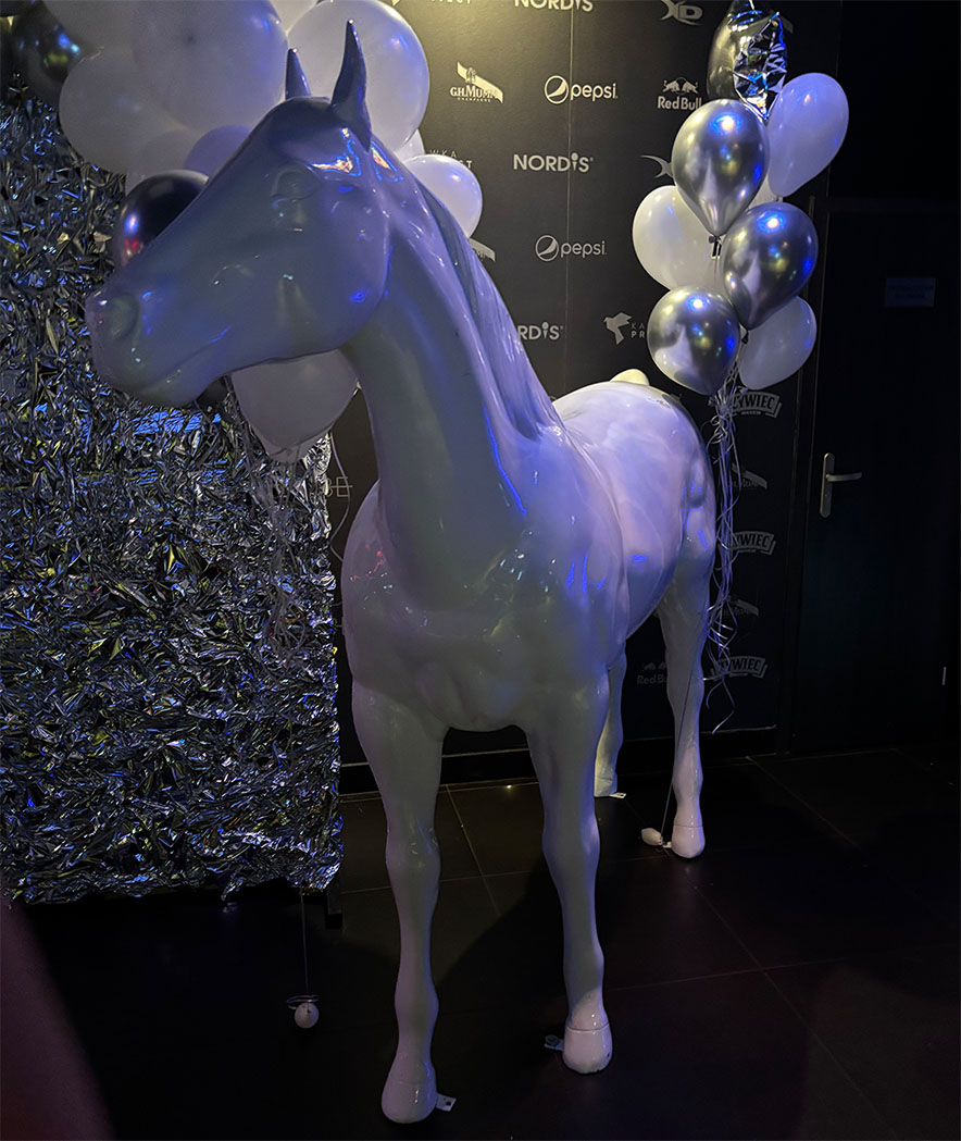 Event Horse – Sculpture for the White Party at X-Demon Club 4